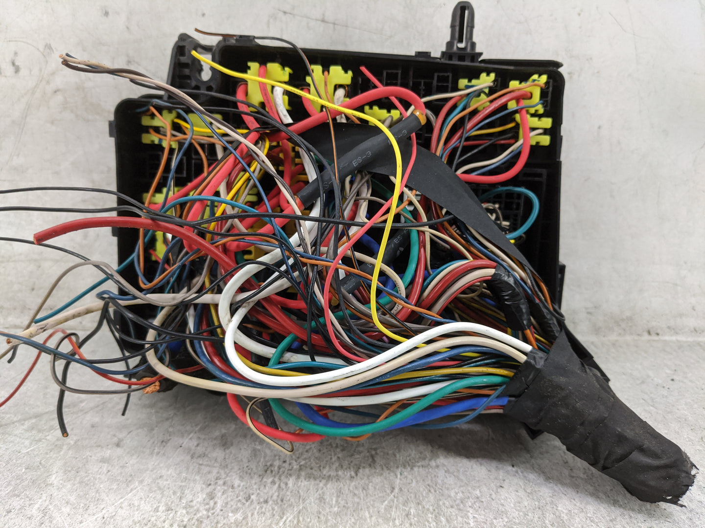 2019-2020 Hyundai Elantra Fusebox Fuse Box Panel Relay Module P/N:91210F3240AA Fits Fits 2019 2020 OEM Used Auto Parts - Oem