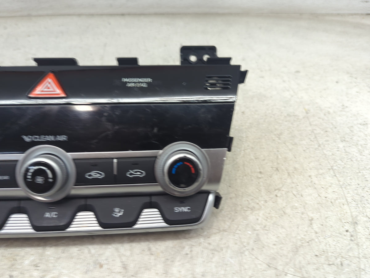 2019-2020 Hyundai Elantra Climate Control Module Temperature AC/Heater Replacement P/N:97250-F3DA0 97250-F3DA0 SSH Fits OEM 