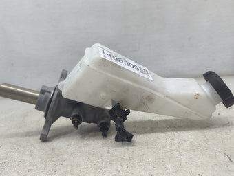 compare product Hyundai Elantra Brake Master Cylinder 1498309