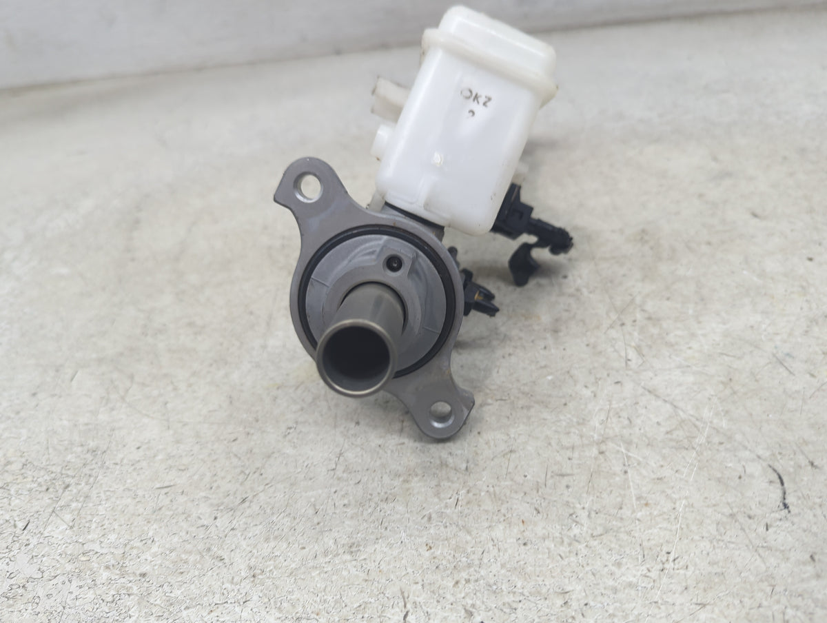 Hyundai Elantra Brake Master Cylinder 1498309 - Oemusedautoparts1.com