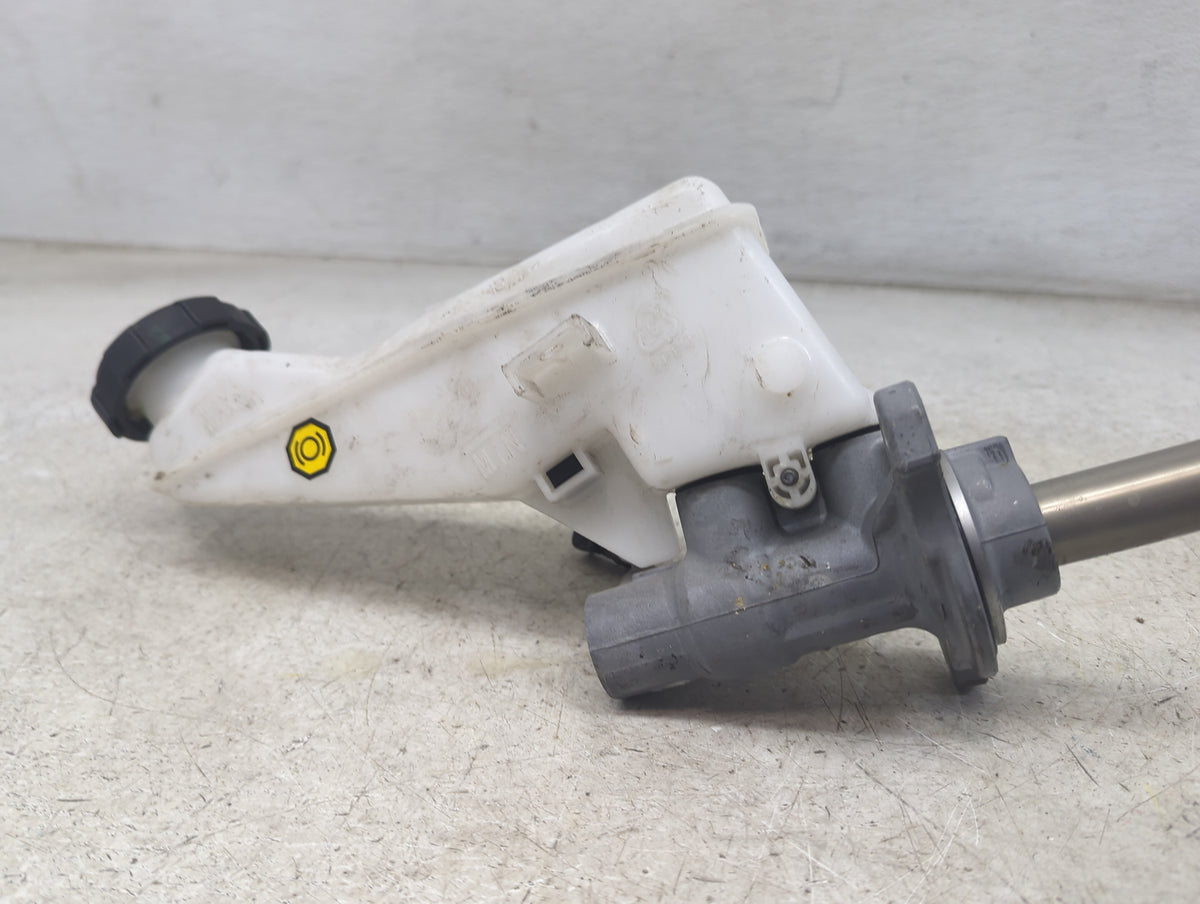 Hyundai Elantra Brake Master Cylinder 1498309 - Oemusedautoparts1.com