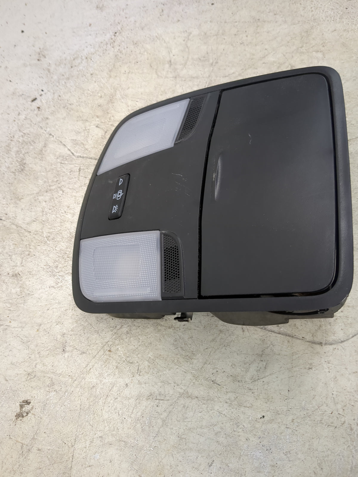 2019-2020 Hyundai Elantra Overhead Roof Console 1516138 - Oemusedautoparts1.com
