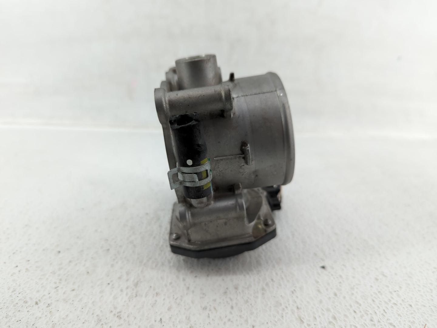 2011-2020 Hyundai Elantra Throttle Body P/N:35100-2E710 Fits Fits 2011 2012 2013 2014 2015 2016 2017 2018 2019 2020 2021 OEM