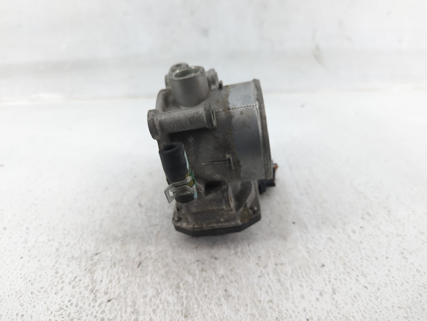 2011-2020 Hyundai Elantra Throttle Body P/N:35100-2E710 Fits Fits 2011 2012 2013 2014 2015 2016 2017 2018 2019 2020 2021 OEM