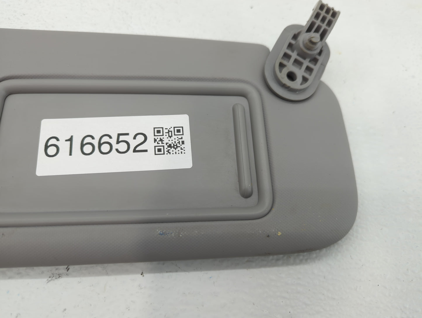 2017-2020 Hyundai Elantra Sun Visor Shade Replacement Passenger Right Mirror Fits Fits 2017 2018 2019 2020 OEM Used Auto Par