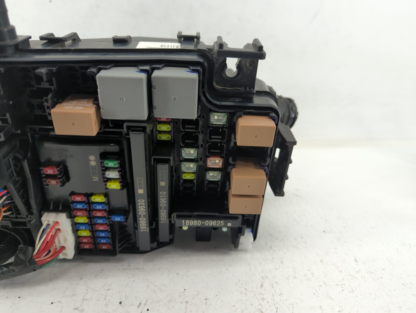 2019-2020 Hyundai Elantra Fusebox Fuse Box Panel Relay Module P/N:91210F3240AA Fits Fits 2019 2020 OEM Used Auto Parts - Oem