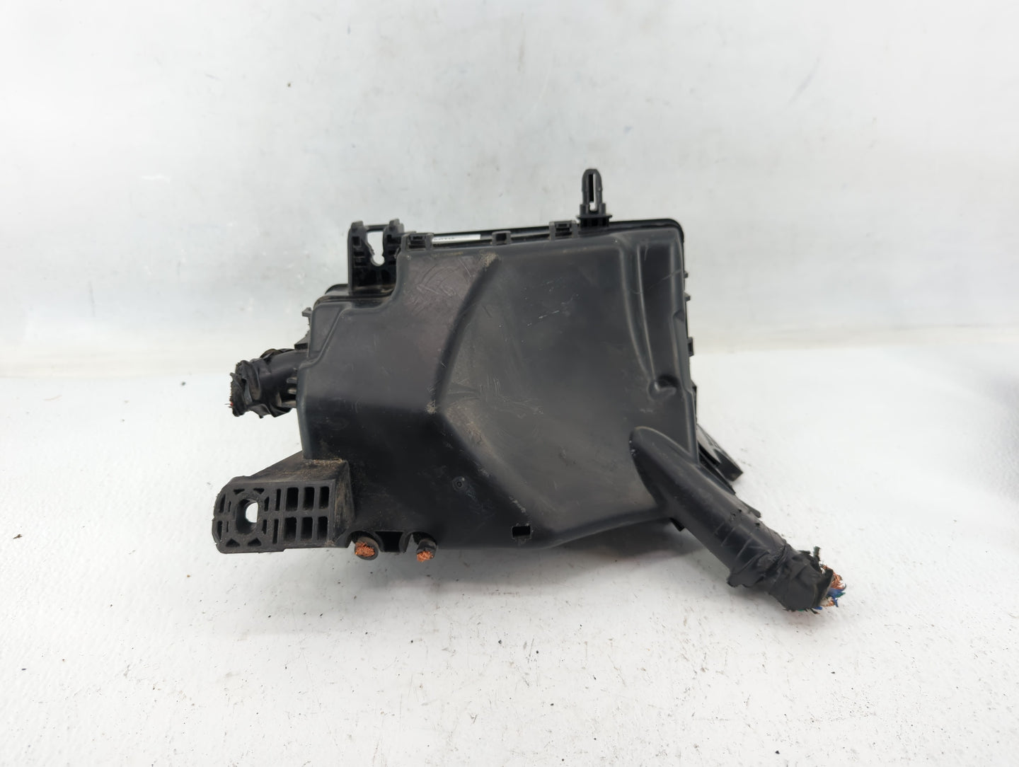 2019-2020 Hyundai Elantra Fusebox Fuse Box Panel Relay Module P/N:91210F3240AA Fits Fits 2019 2020 OEM Used Auto Parts - Oem