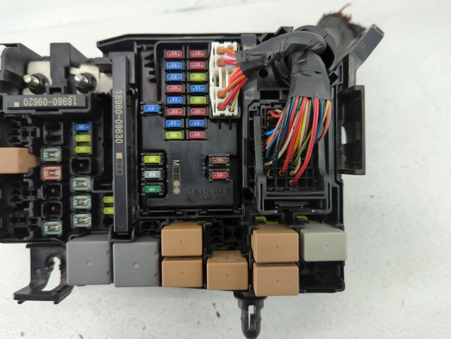 2019-2020 Hyundai Elantra Fusebox Fuse Box Panel Relay Module P/N:91260 F2030AA Fits Fits 2019 2020 OEM Used Auto Parts - Oe