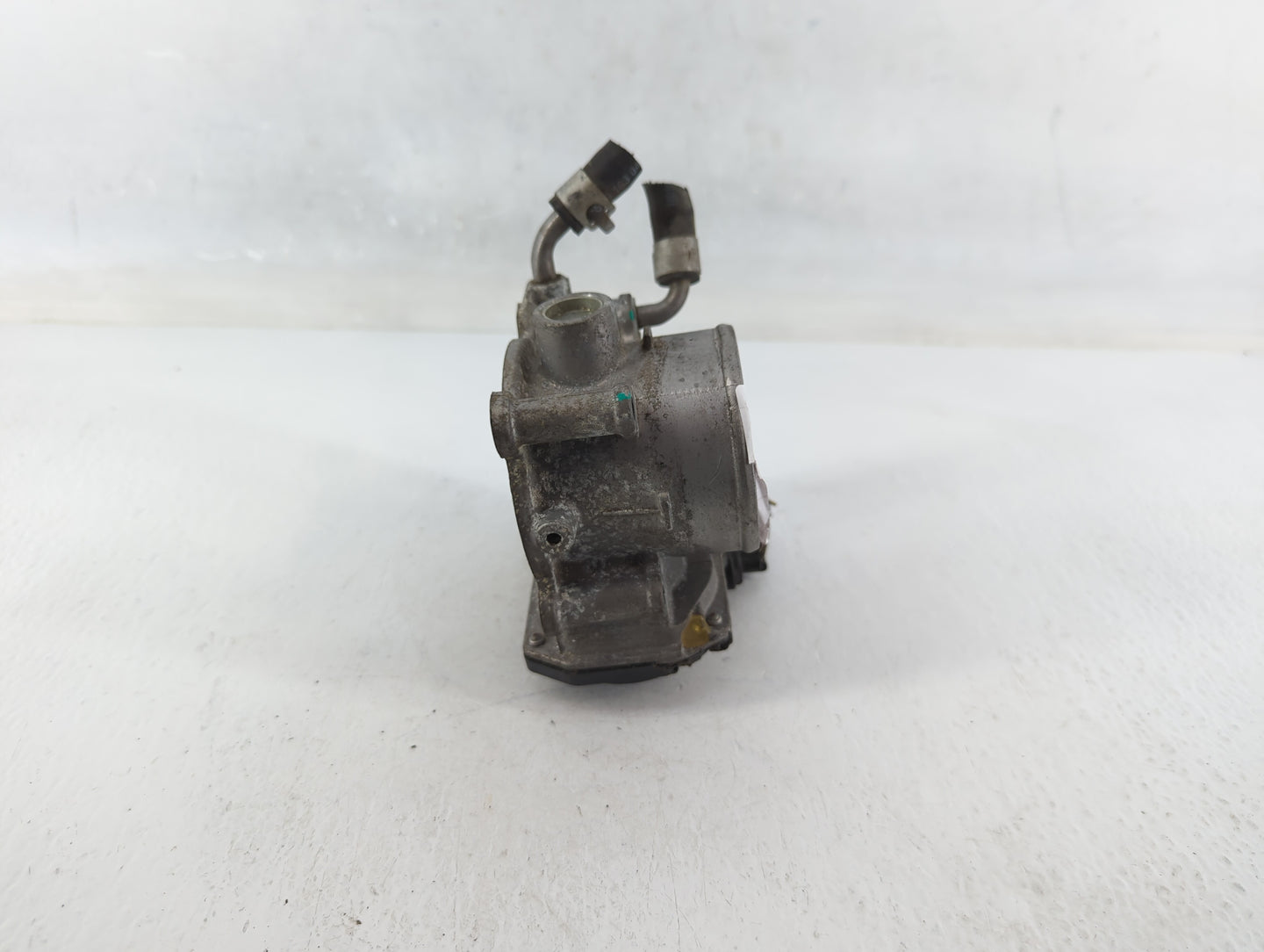 2011-2020 Hyundai Elantra Throttle Body P/N:35100-2E000 Fits Fits 2011 2012 2013 2014 2015 2016 2017 2018 2019 2020 2021 OEM
