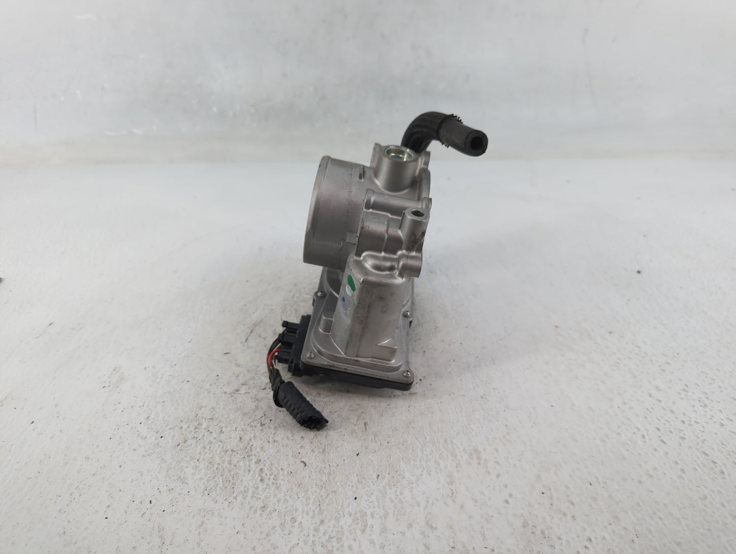 2011-2020 Hyundai Elantra Throttle Body P/N:35100-2E710 Fits Fits 2011 2012 2013 2014 2015 2016 2017 2018 2019 2020 2021 OEM