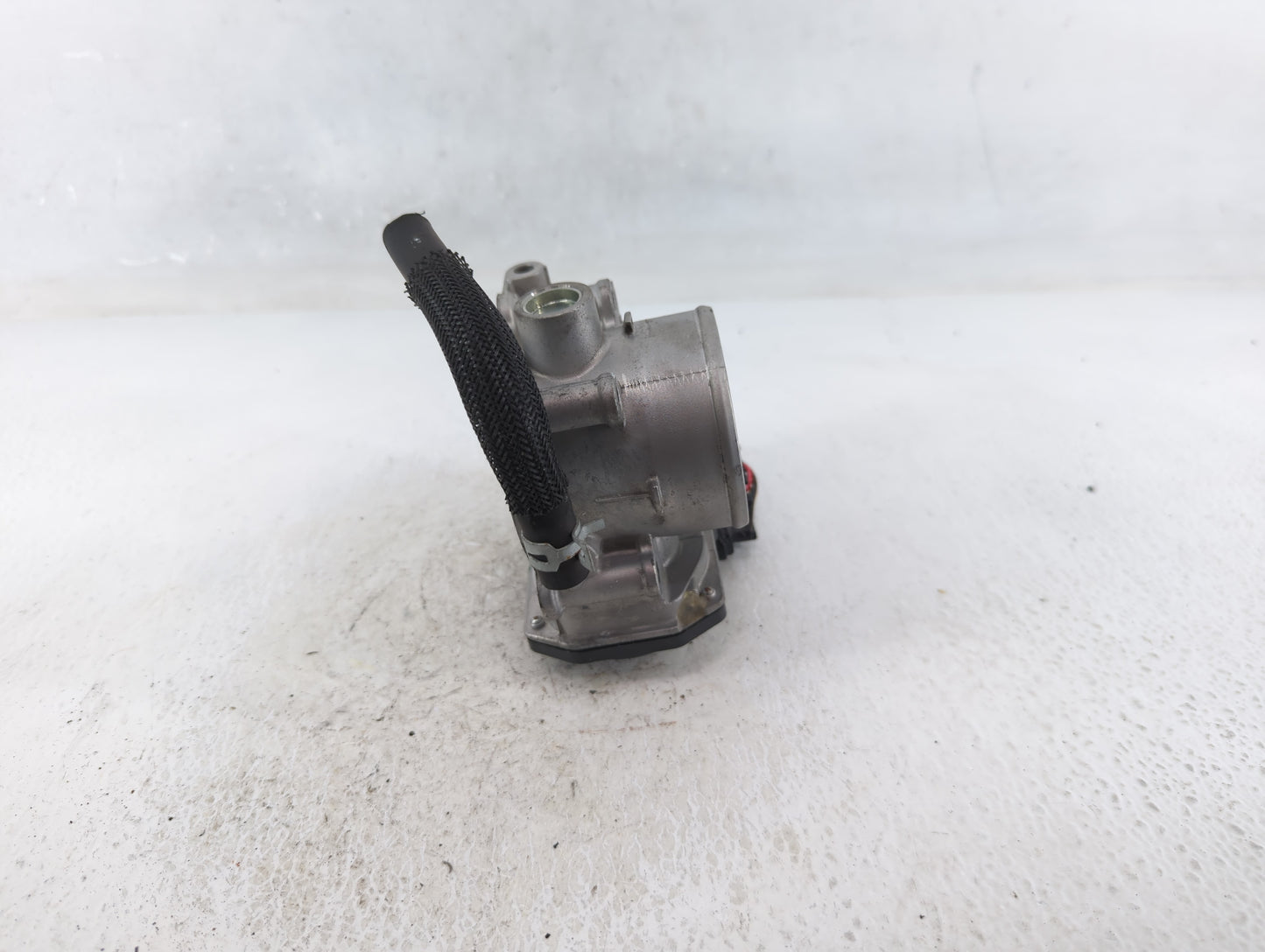 2011-2020 Hyundai Elantra Throttle Body P/N:35100-2E710 Fits Fits 2011 2012 2013 2014 2015 2016 2017 2018 2019 2020 2021 OEM