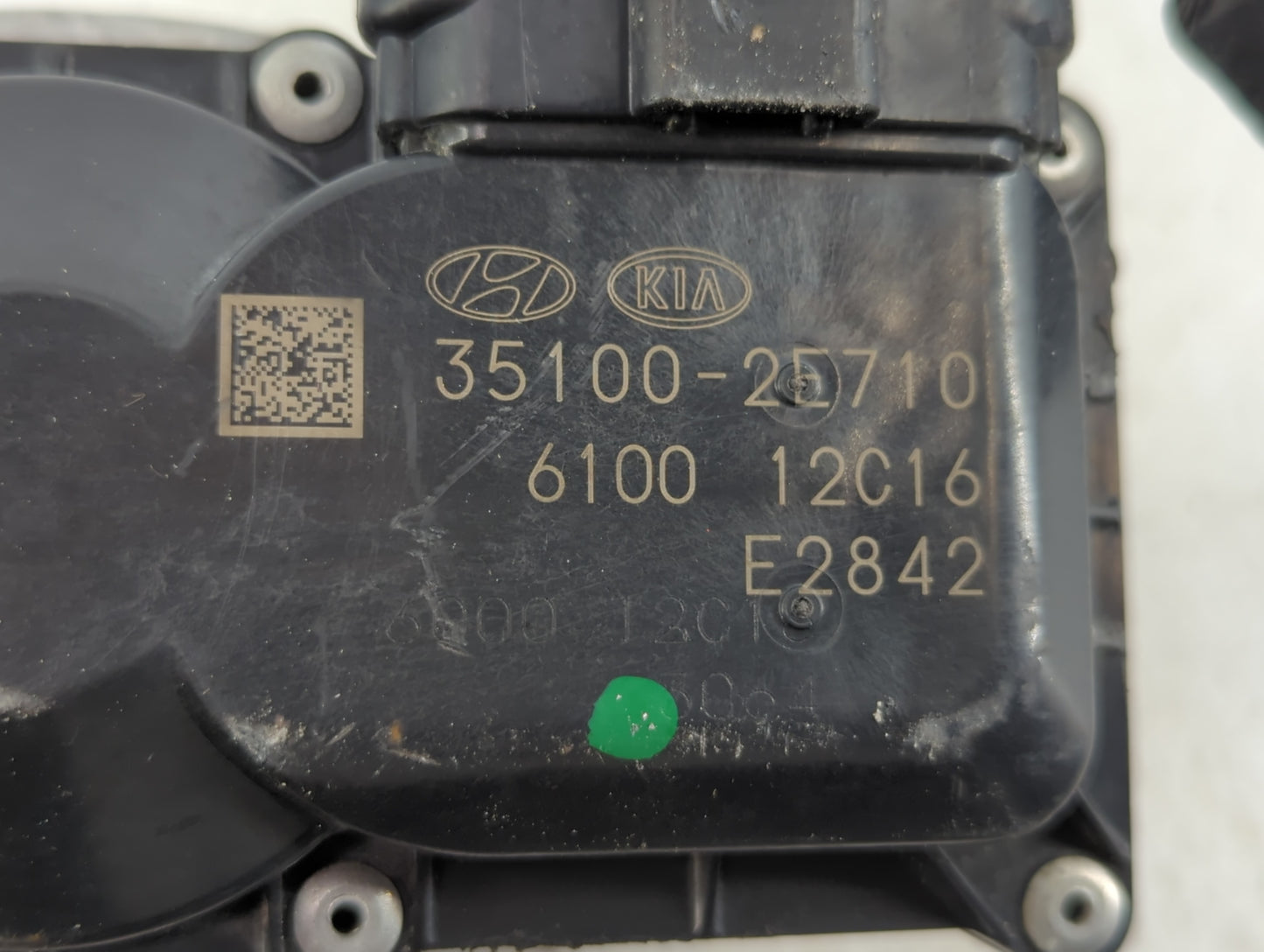 2011-2020 Hyundai Elantra Throttle Body P/N:35100-2E710 Fits Fits 2011 2012 2013 2014 2015 2016 2017 2018 2019 2020 2021 OEM