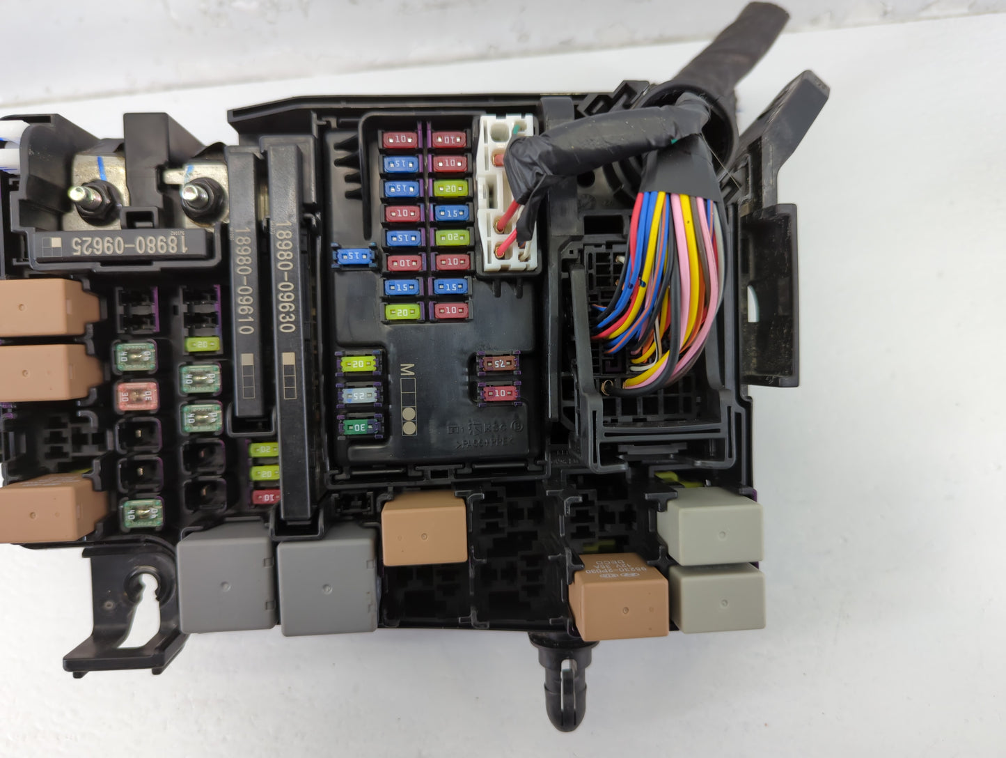 2019-2020 Hyundai Elantra Fusebox Fuse Box Panel Relay Module P/N:91210F3240AA Fits Fits 2019 2020 OEM Used Auto Parts - Oem