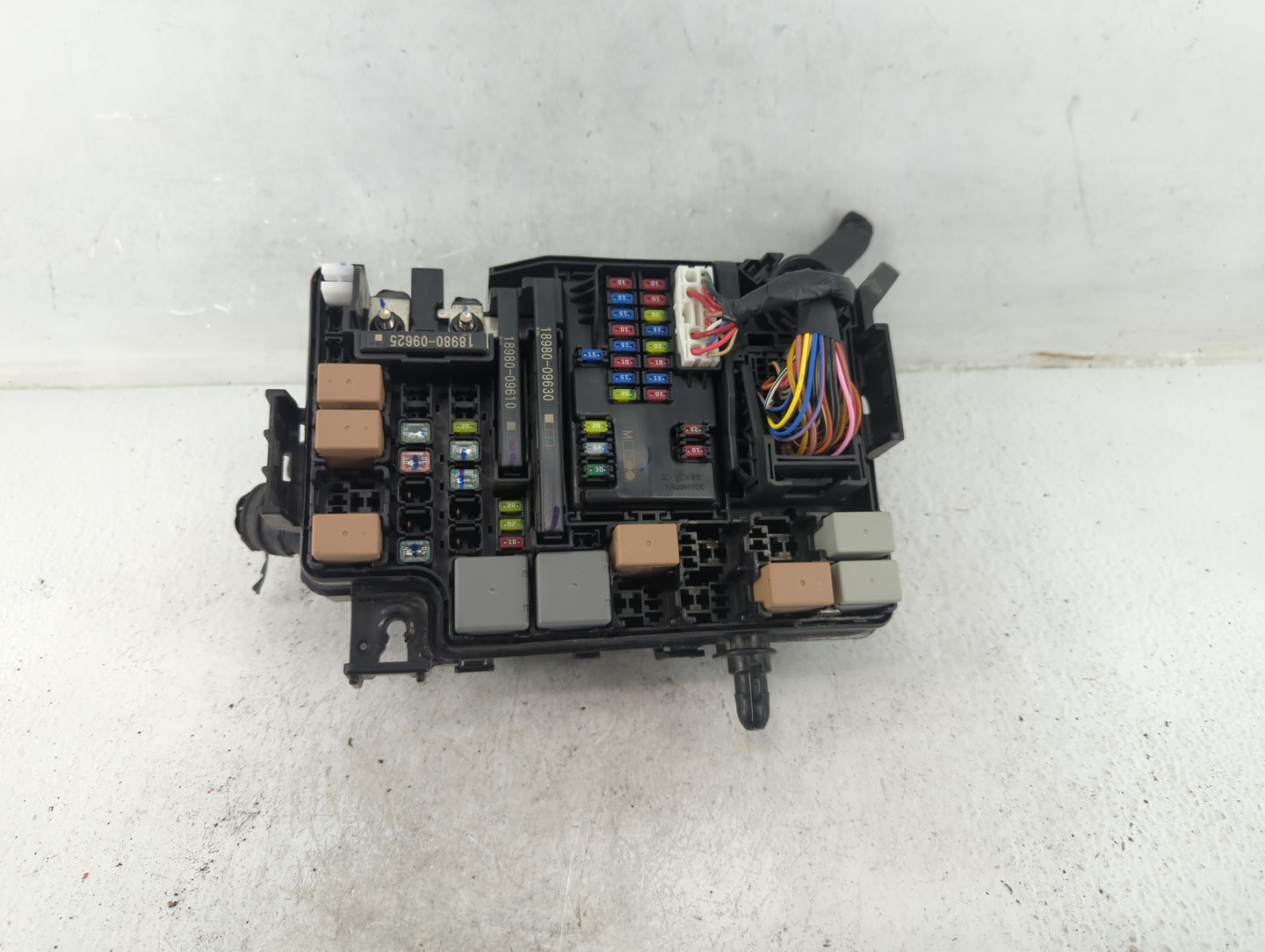 2019-2020 Hyundai Elantra Fusebox Fuse Box Panel Relay Module P/N:91210F3240AA Fits Fits 2019 2020 OEM Used Auto Parts - Oem