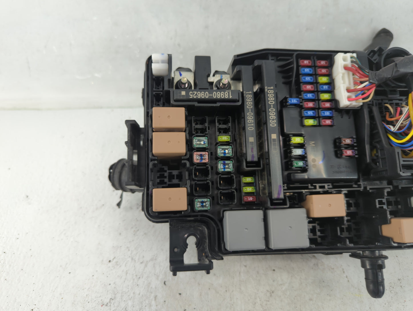 2019-2020 Hyundai Elantra Fusebox Fuse Box Panel Relay Module P/N:91210F3240AA Fits Fits 2019 2020 OEM Used Auto Parts - Oem