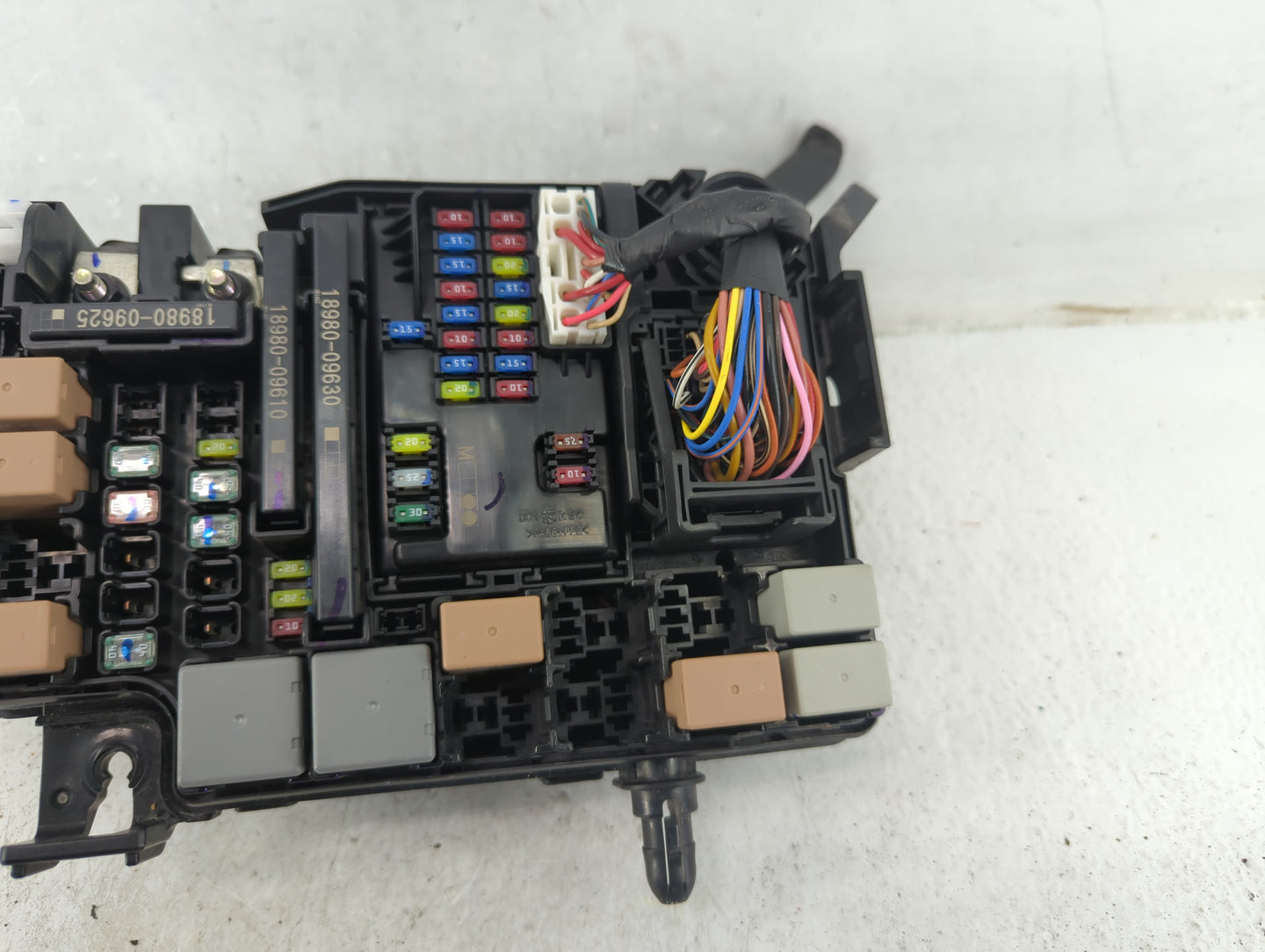 2019-2020 Hyundai Elantra Fusebox Fuse Box Panel Relay Module P/N:91210F3240AA Fits Fits 2019 2020 OEM Used Auto Parts - Oem