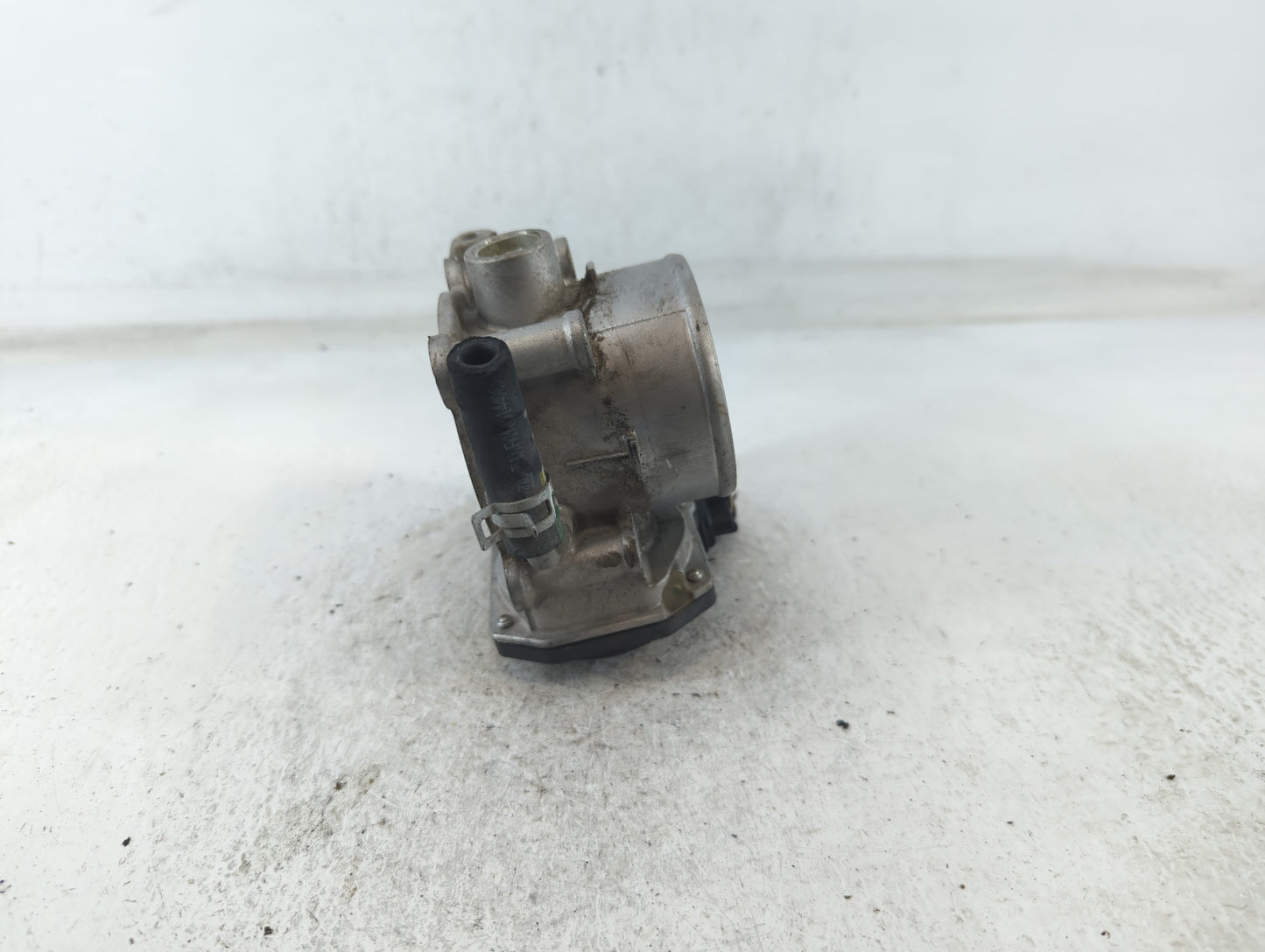 2011-2020 Hyundai Elantra Throttle Body P/N:35100-2E710 Fits Fits 2011 2012 2013 2014 2015 2016 2017 2018 2019 2020 2021 OEM