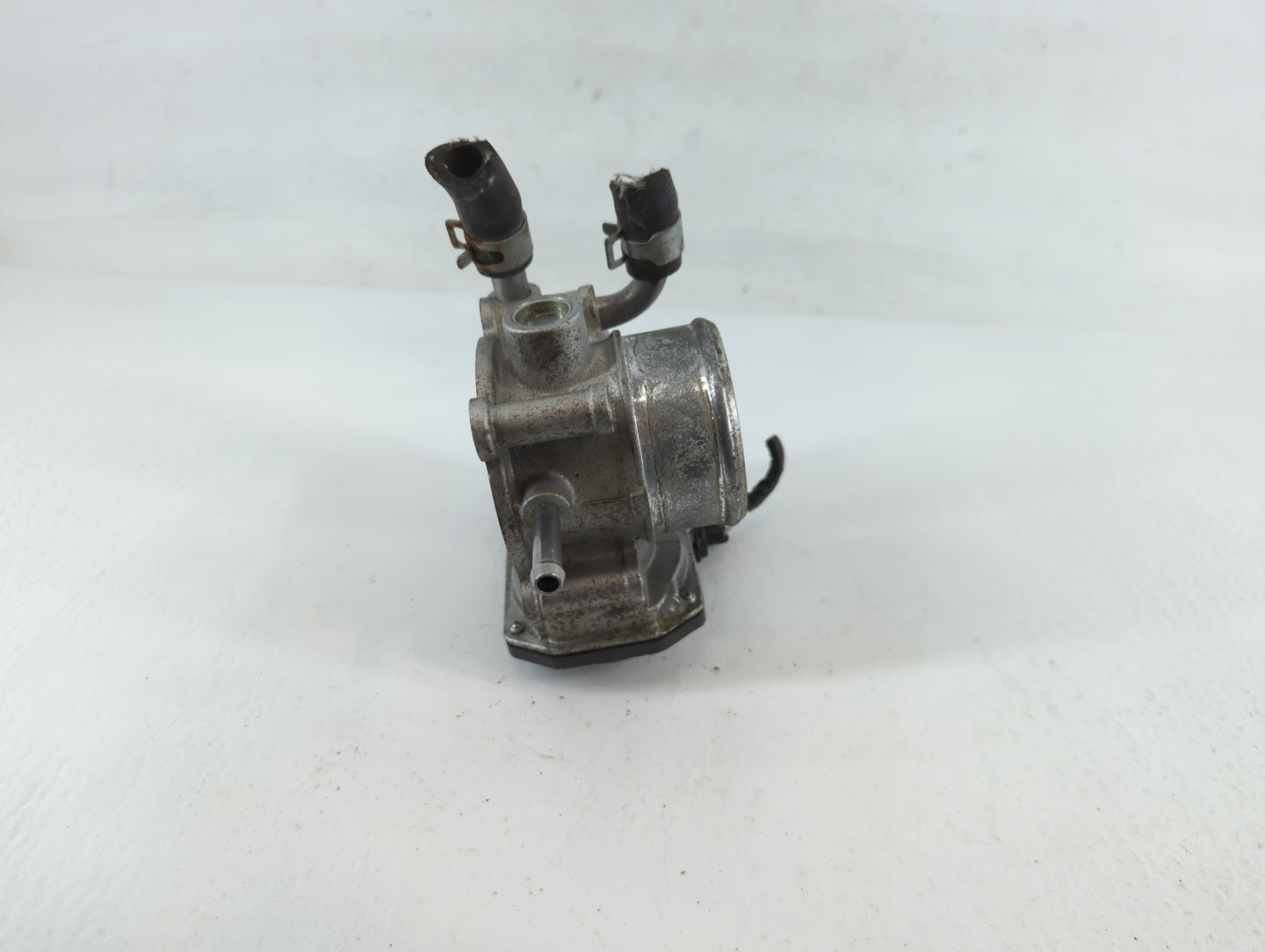 2017-2020 Hyundai Elantra Throttle Body P/N:35100-2B340 Fits Fits 2015 2016 2017 2018 2019 2020 2021 2022 OEM Used Auto Part
