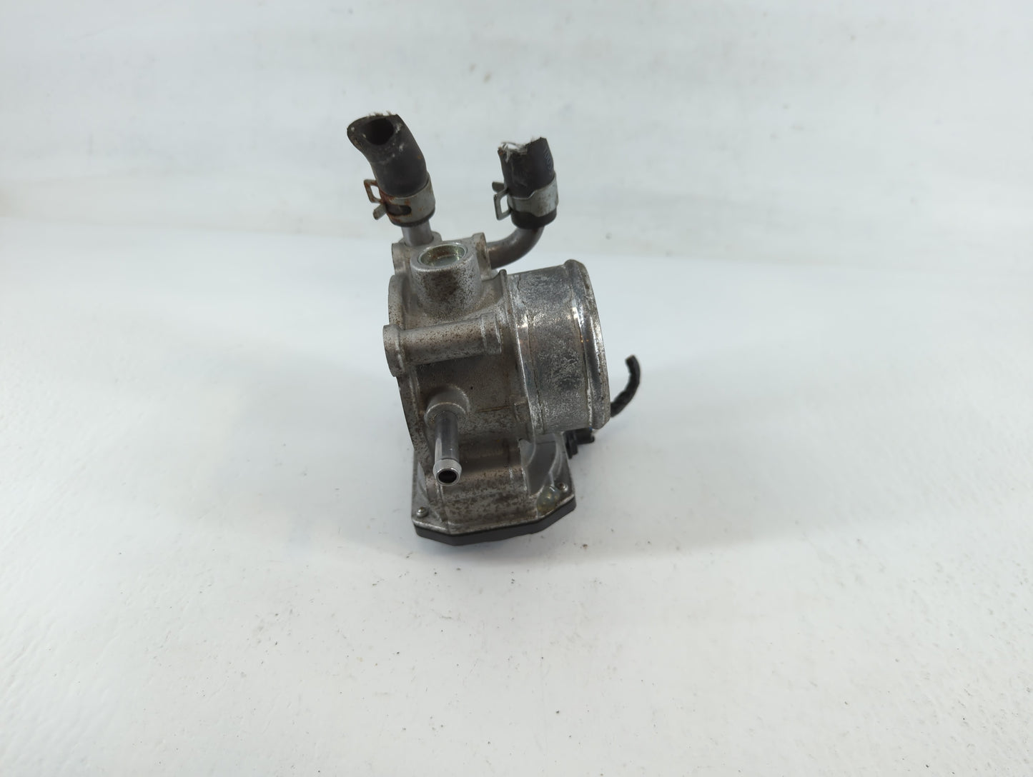 2017-2020 Hyundai Elantra Throttle Body P/N:35100-2B340 Fits Fits 2015 2016 2017 2018 2019 2020 2021 2022 OEM Used Auto Part