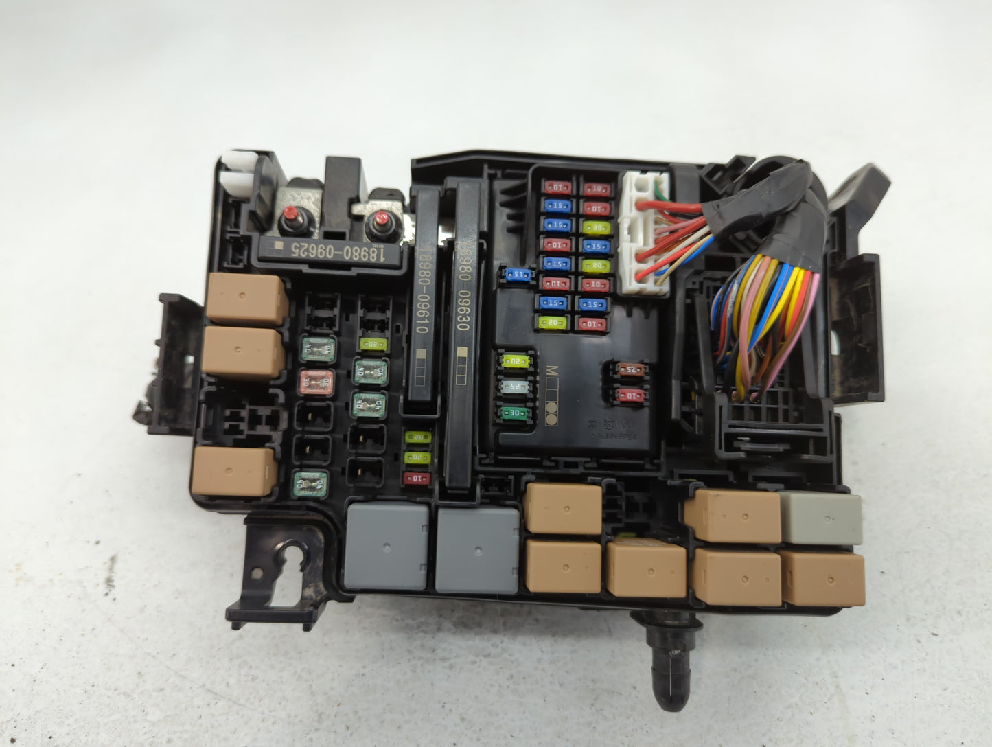 2019-2020 Hyundai Elantra Fusebox Fuse Box Panel Relay Module P/N:91260 F2440 Fits Fits 2019 2020 OEM Used Auto Parts - Oemu