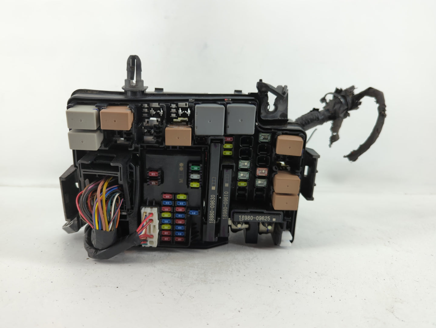 2019-2020 Hyundai Elantra Fusebox Fuse Box Panel Relay Module P/N:91956-F2025 Fits Fits 2019 2020 OEM Used Auto Parts - Oemu