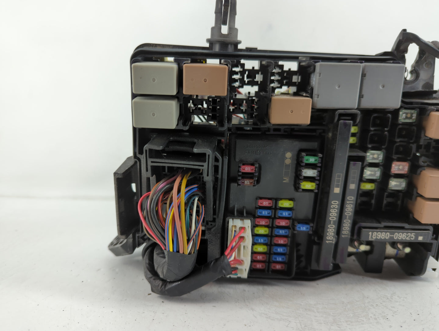 2019-2020 Hyundai Elantra Fusebox Fuse Box Panel Relay Module P/N:91956-F2025 Fits Fits 2019 2020 OEM Used Auto Parts - Oemu