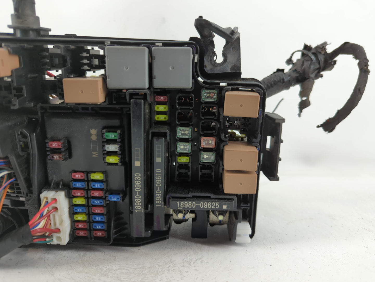 2019-2020 Hyundai Elantra Fusebox Fuse Box Panel Relay Module P/N:91956-F2025 Fits Fits 2019 2020 OEM Used Auto Parts - Oemu