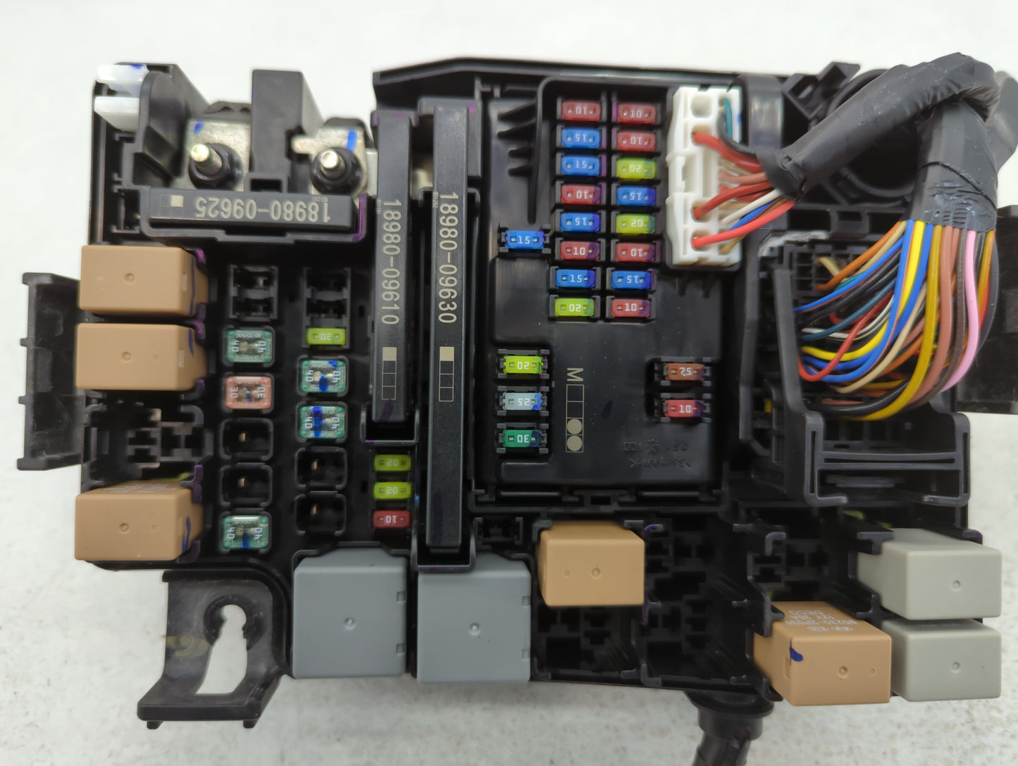 2019-2020 Hyundai Elantra Fusebox Fuse Box Panel Relay Module P/N:91210F3240AA Fits Fits 2019 2020 OEM Used Auto Parts - Oem