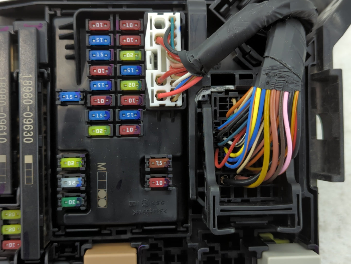 2019-2020 Hyundai Elantra Fusebox Fuse Box Panel Relay Module P/N:91210F3240AA Fits Fits 2019 2020 OEM Used Auto Parts - Oem