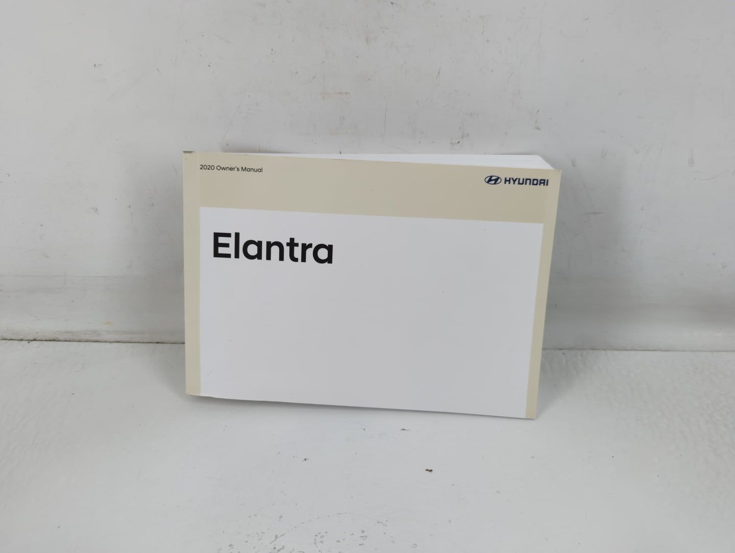 2020 Hyundai Elantra Owners Manual Book Guide P/N:LF3O-EU98B OEM Used Auto Parts - Oemusedautoparts1.com