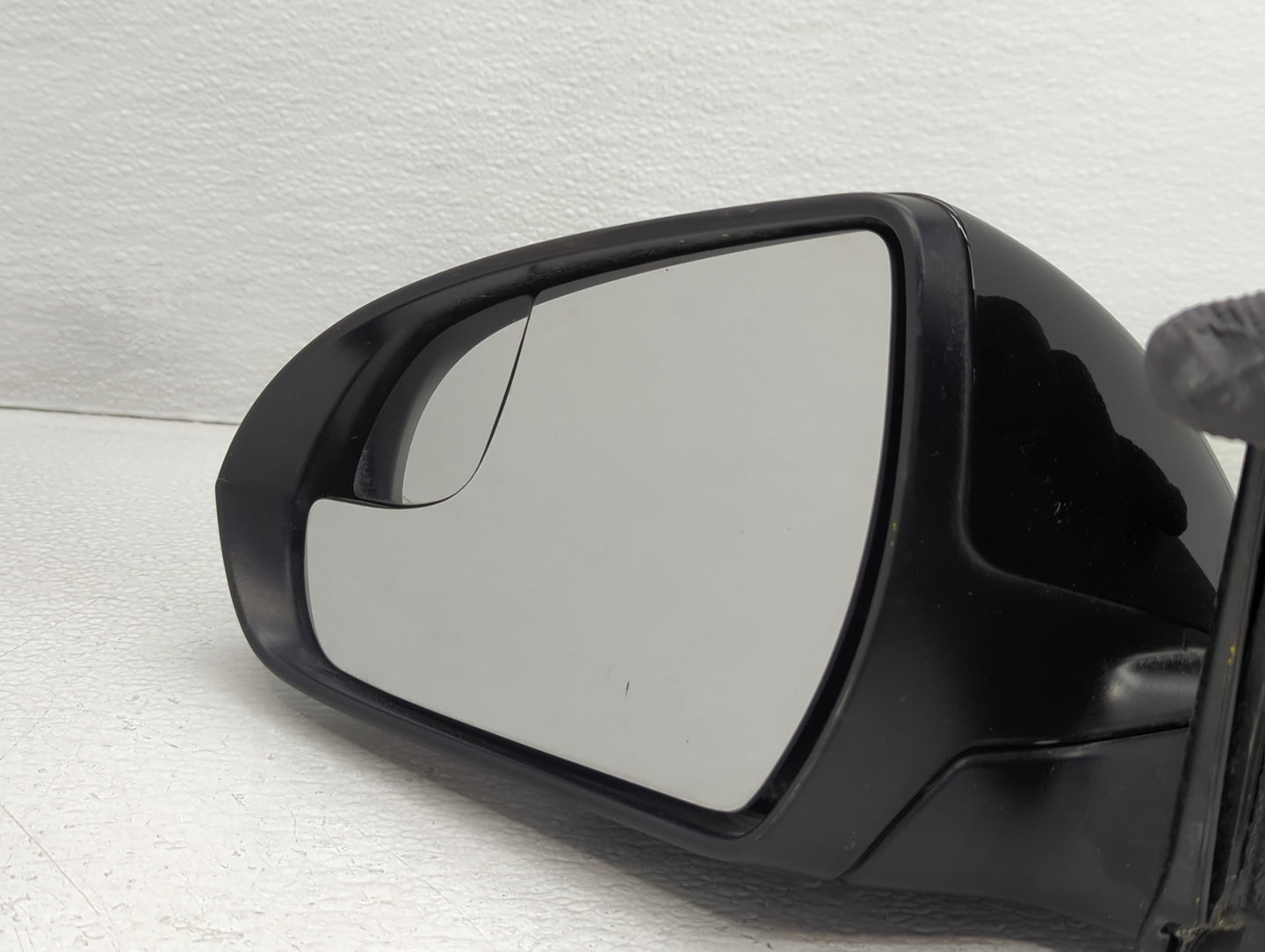 2017-2020 Hyundai Elantra Driver Side View Mirror - Left Door Mirror OEM Used - Oemusedautoparts1.com