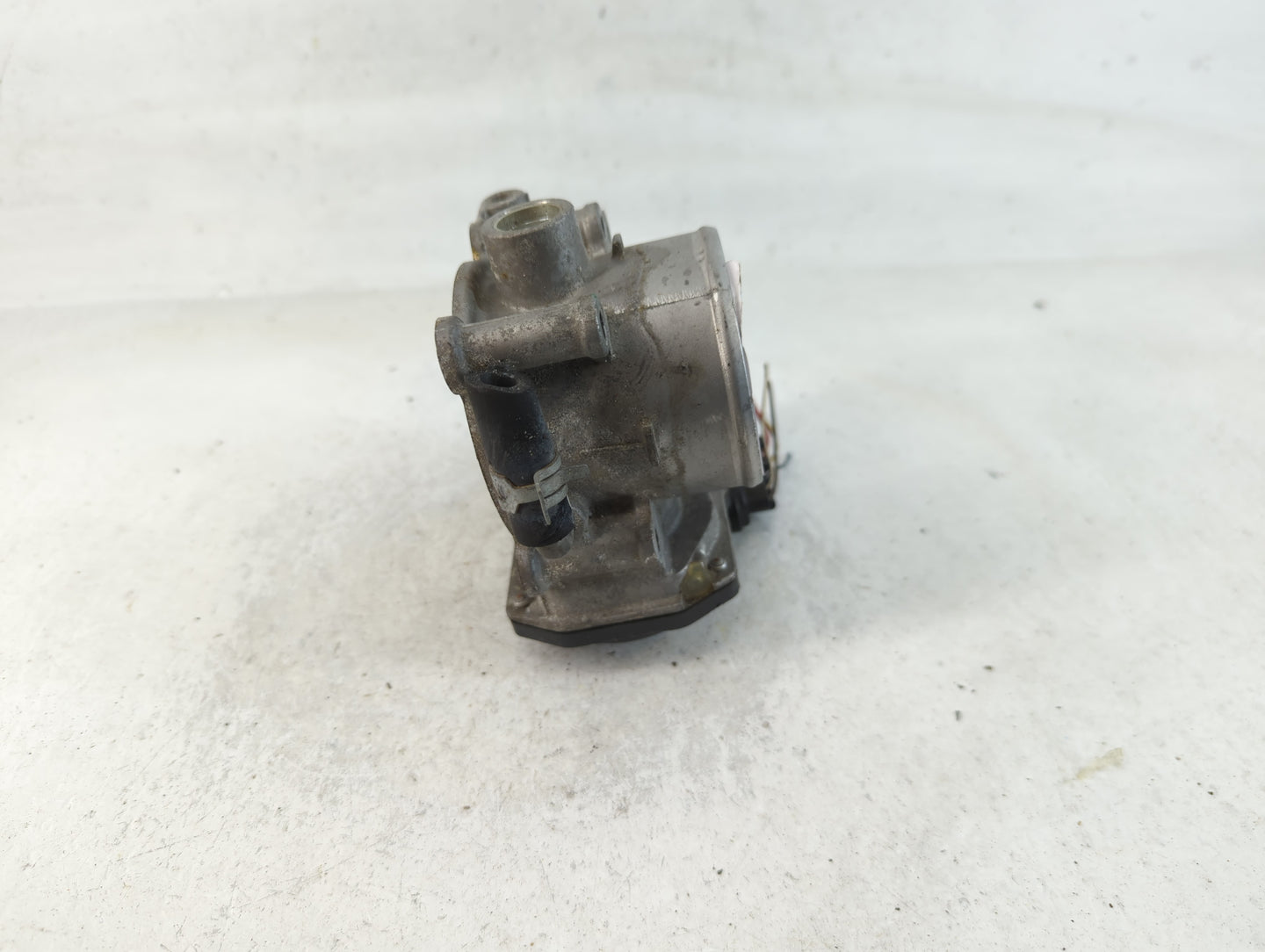 2011-2020 Hyundai Elantra Throttle Body P/N:35100-2E710 Fits Fits 2011 2012 2013 2014 2015 2016 2017 2018 2019 2020 2021 OEM