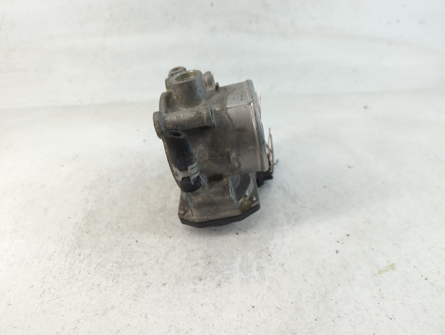 2011-2020 Hyundai Elantra Throttle Body P/N:35100-2E710 Fits Fits 2011 2012 2013 2014 2015 2016 2017 2018 2019 2020 2021 OEM
