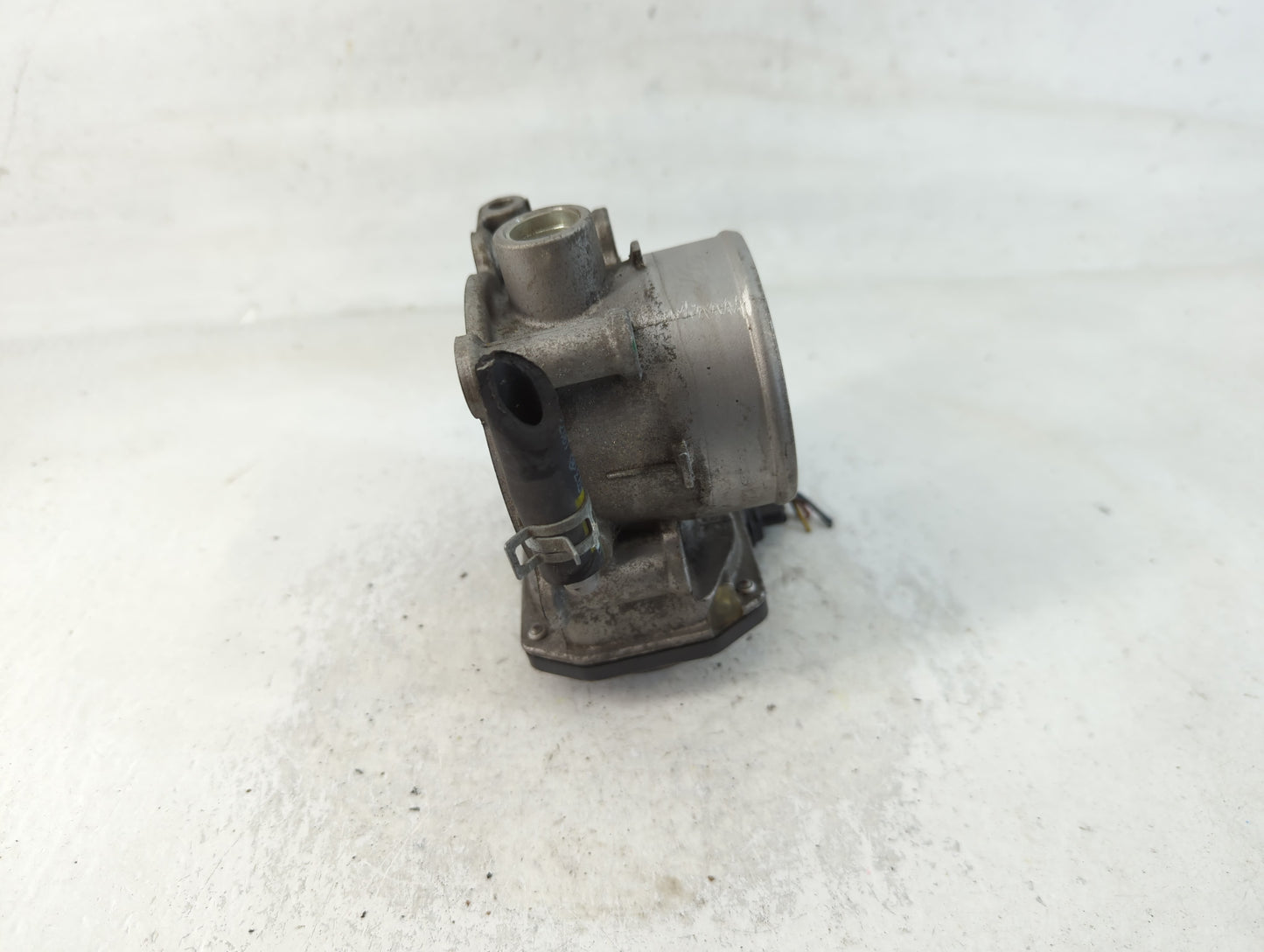 2011-2020 Hyundai Elantra Throttle Body P/N:35100-2E710 Fits Fits 2011 2012 2013 2014 2015 2016 2017 2018 2019 2020 2021 OEM
