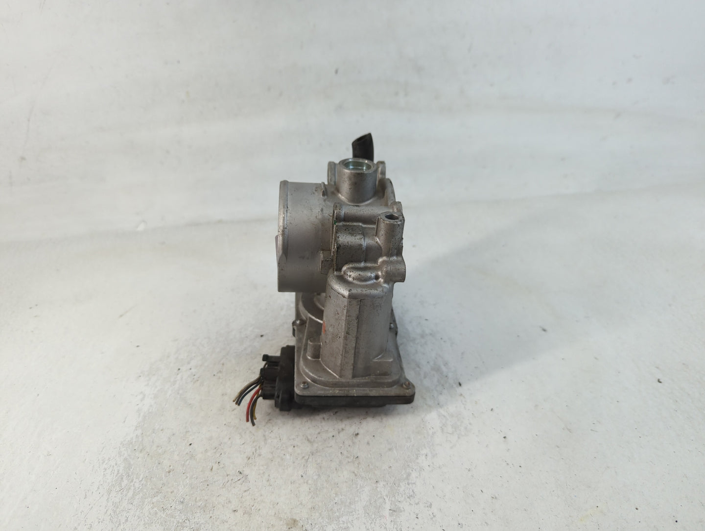 2011-2020 Hyundai Elantra Throttle Body P/N:35100-2E710 Fits Fits 2011 2012 2013 2014 2015 2016 2017 2018 2019 2020 2021 OEM