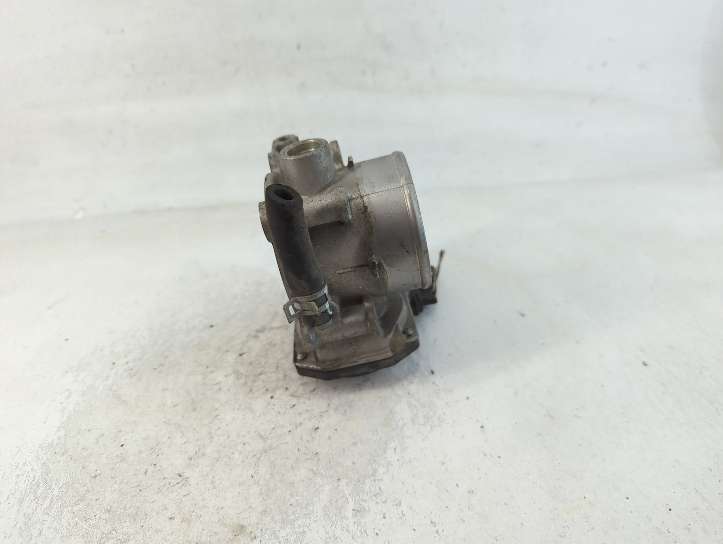 2011-2020 Hyundai Elantra Throttle Body P/N:35100-2E710 Fits Fits 2011 2012 2013 2014 2015 2016 2017 2018 2019 2020 2021 OEM