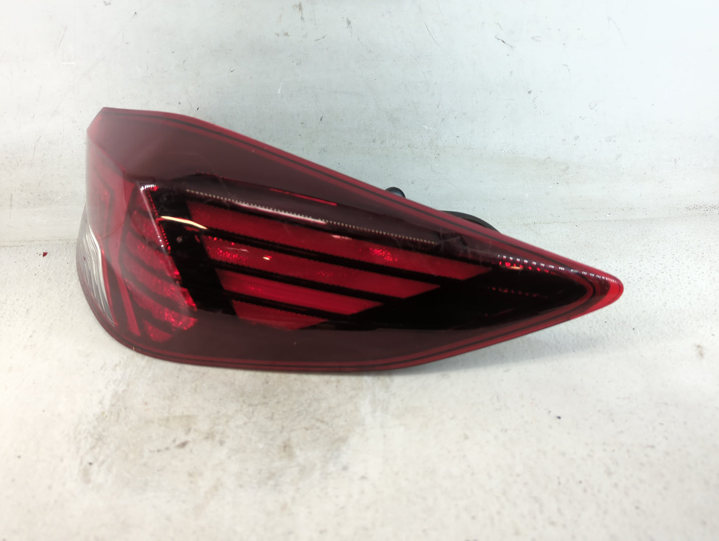2019-2020 Hyundai Elantra Tail Light Assembly Passenger Right OEM P/N:92402F2610 Fits Fits 2019 2020 OEM Used Auto Parts - O