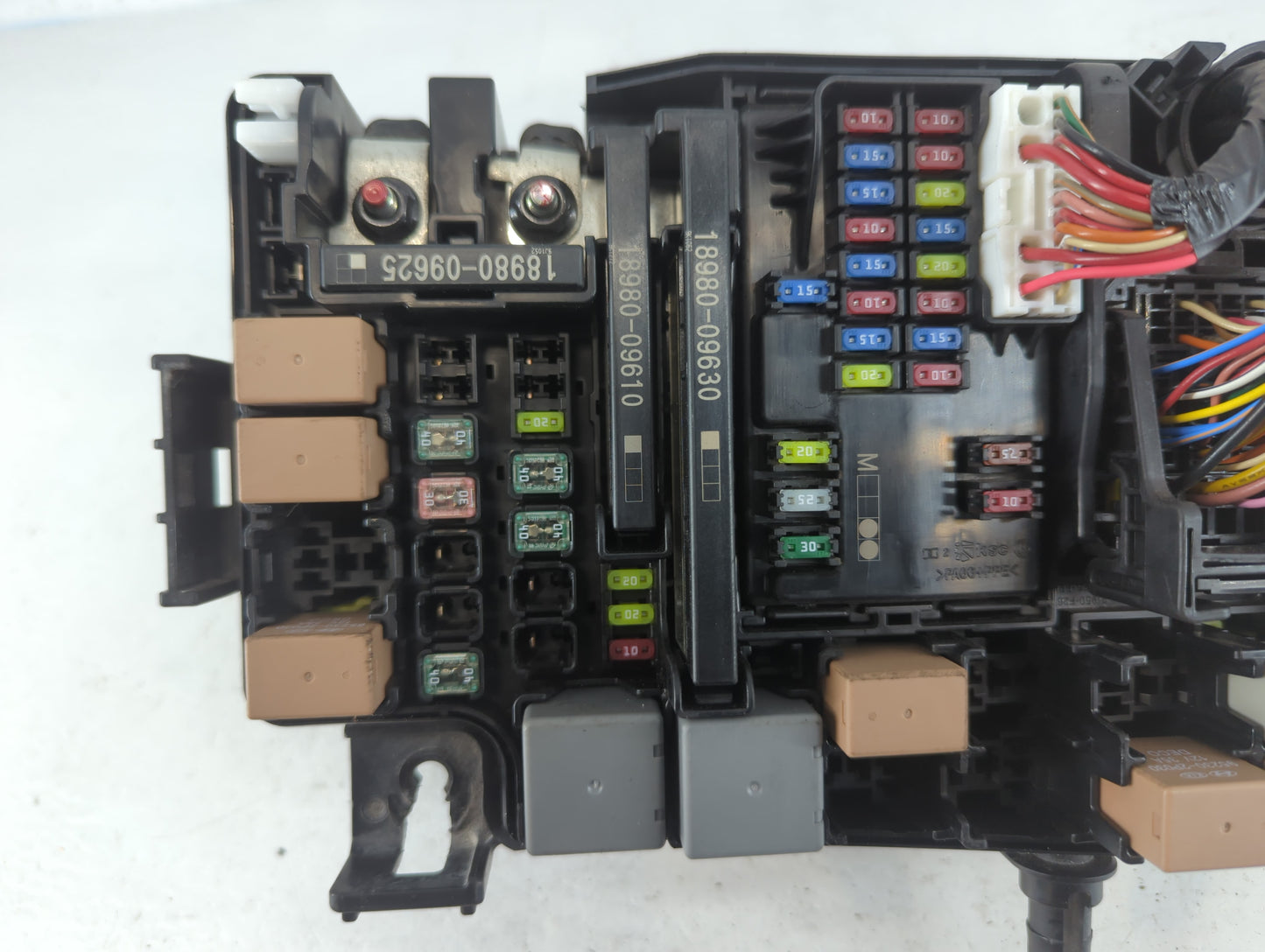 2019-2020 Hyundai Elantra Fusebox Fuse Box Panel Relay Module P/N:91260 F2130A Fits Fits 2019 2020 OEM Used Auto Parts - Oem