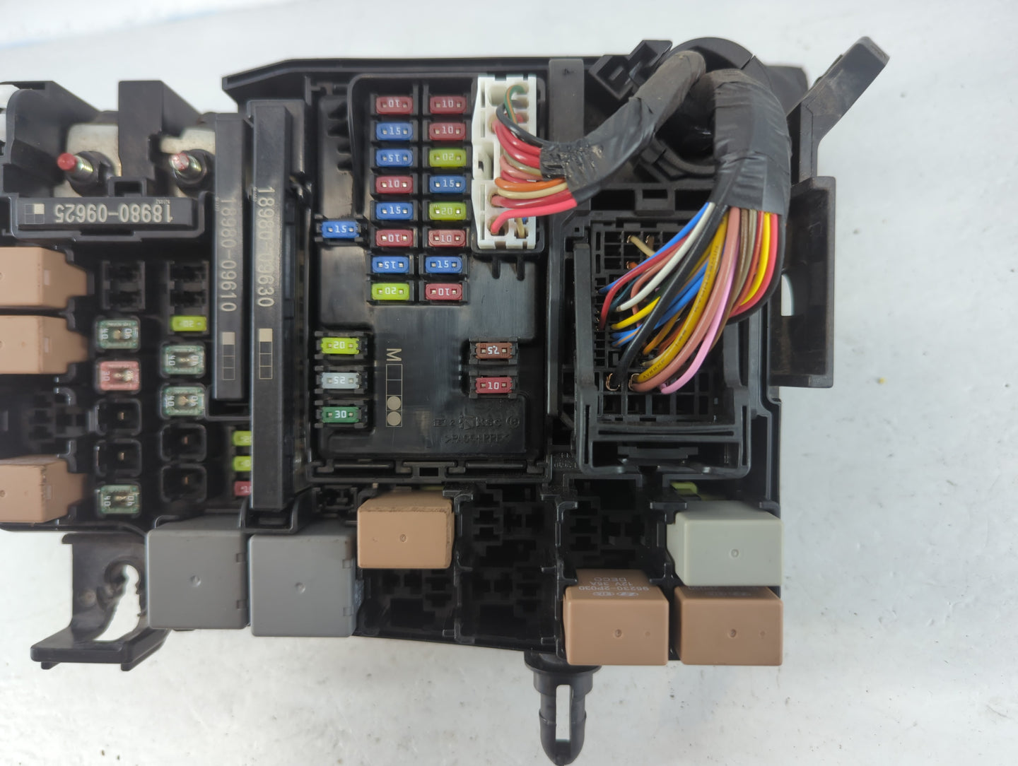 2019-2020 Hyundai Elantra Fusebox Fuse Box Panel Relay Module P/N:91260 F2130A Fits Fits 2019 2020 OEM Used Auto Parts - Oem