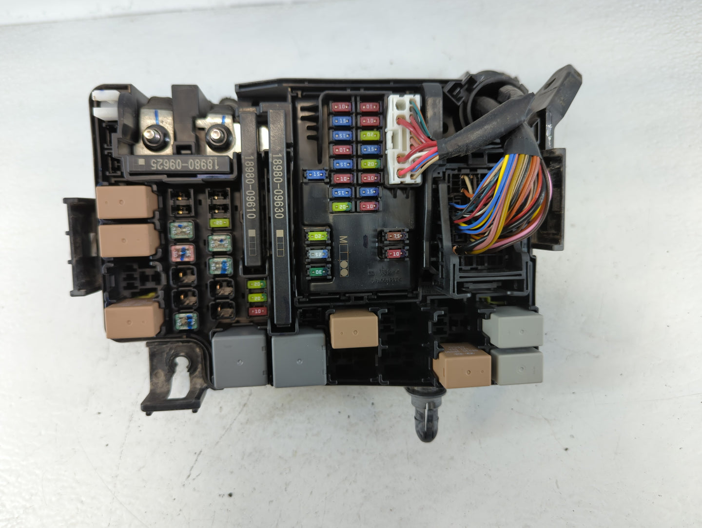 2019-2020 Hyundai Elantra Fusebox Fuse Box Panel Relay Module P/N:91956-F2025 Fits Fits 2019 2020 OEM Used Auto Parts - Oemu