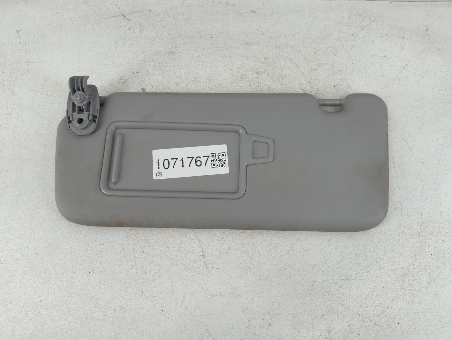 2018-2021 Hyundai Kona Sun Visor Shade Replacement Driver Left Mirror Fits Fits 2018 2019 2020 2021 OEM Used Auto Parts - Oe