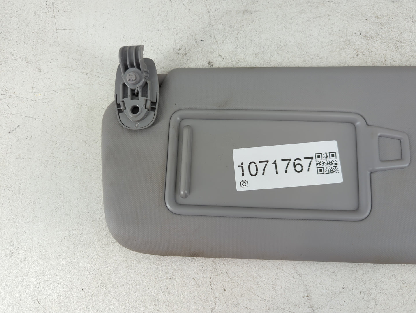 2018-2021 Hyundai Kona Sun Visor Shade Replacement Driver Left Mirror Fits Fits 2018 2019 2020 2021 OEM Used Auto Parts - Oe