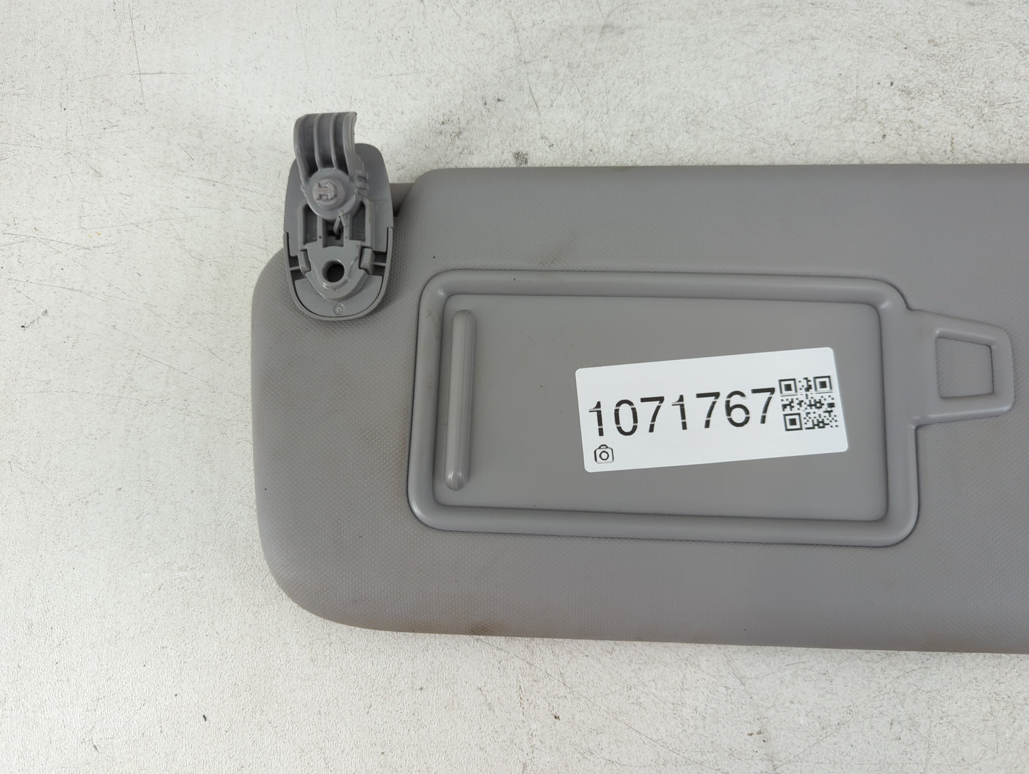 2018-2021 Hyundai Kona Sun Visor Shade Replacement Driver Left Mirror Fits Fits 2018 2019 2020 2021 OEM Used Auto Parts - Oe
