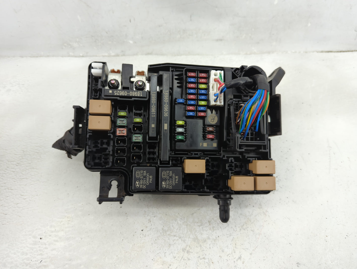 2018-2021 Hyundai Kona Fusebox Fuse Box Panel Relay Module P/N:91956-J9520 Fits Fits 2018 2019 2020 2021 OEM Used Auto Parts