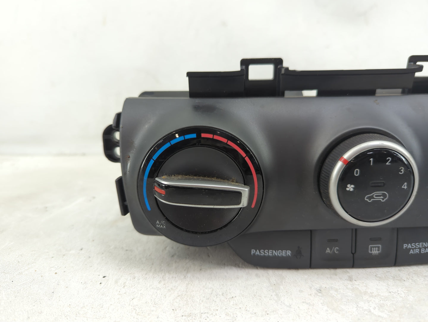 2018-2021 Hyundai Kona Climate Control Module Temperature AC/Heater Replacement P/N:97250-J9070 Fits Fits 2018 2019 2020 202