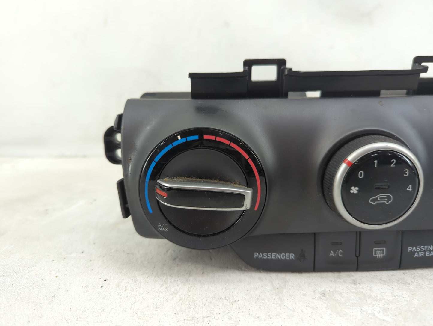 2018-2021 Hyundai Kona Climate Control Module Temperature AC/Heater Replacement P/N:97250-J9070 Fits Fits 2018 2019 2020 202