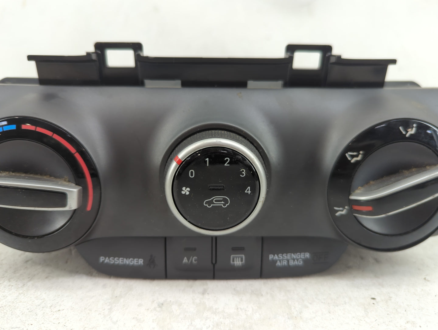 2018-2021 Hyundai Kona Climate Control Module Temperature AC/Heater Replacement P/N:97250-J9070 Fits Fits 2018 2019 2020 202