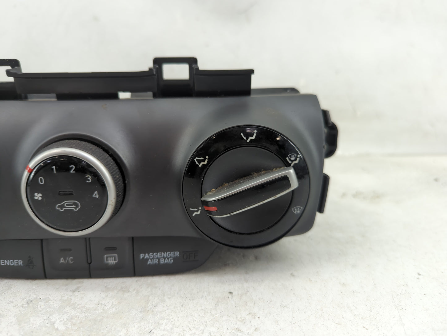 2018-2021 Hyundai Kona Climate Control Module Temperature AC/Heater Replacement P/N:97250-J9070 Fits Fits 2018 2019 2020 202