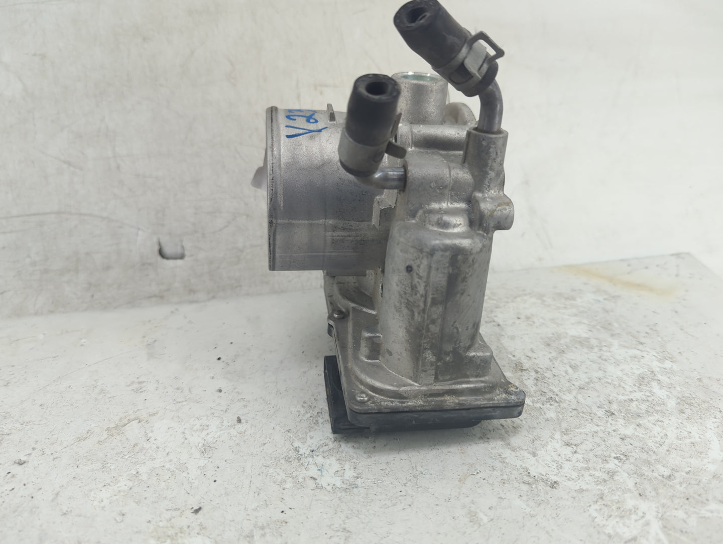 2018-2021 Hyundai Kona Throttle Body P/N:35100-2E400 Fits Fits 2012 2013 2014 2015 2016 2018 2019 2020 2021 OEM Used Auto Pa