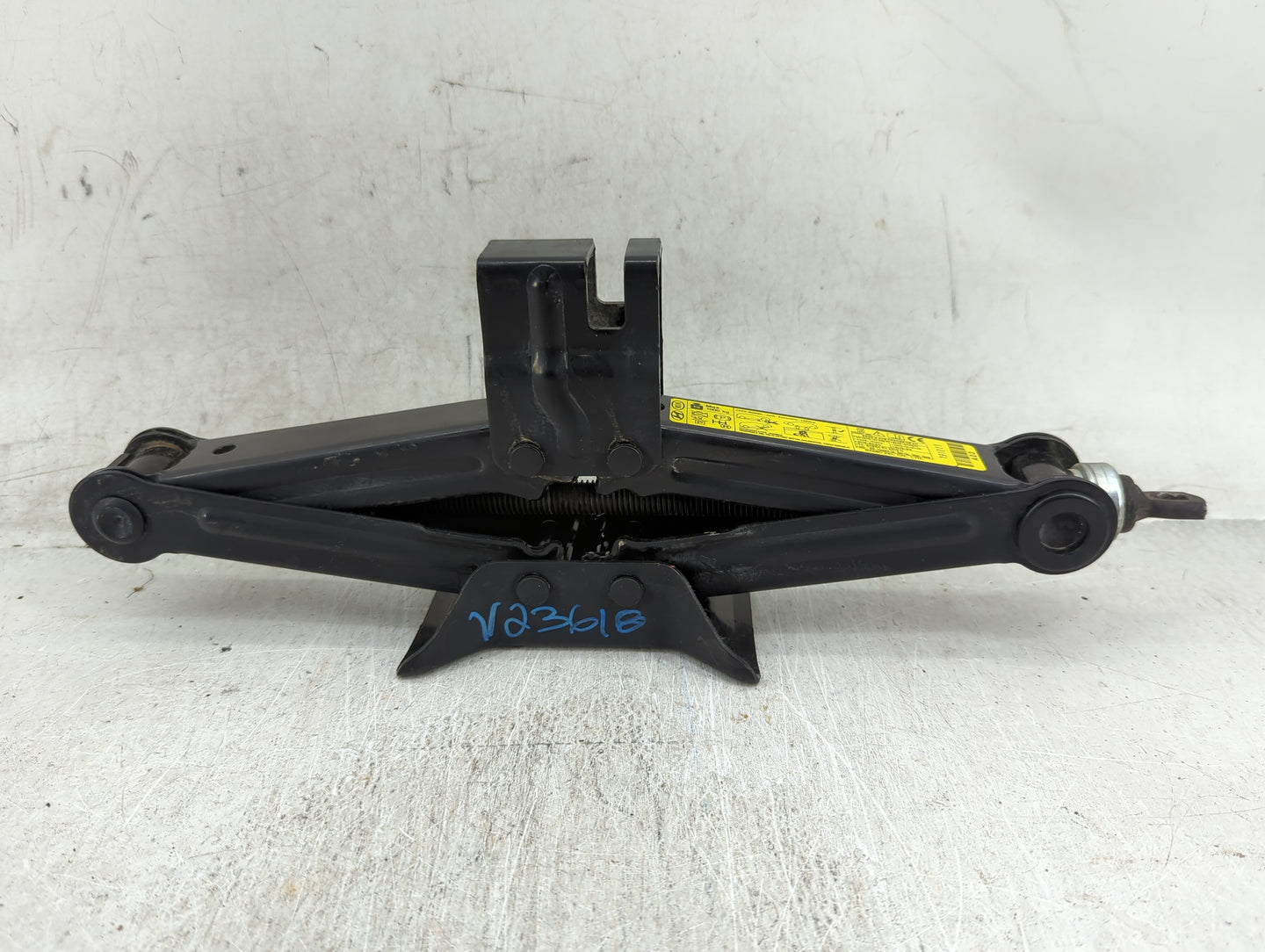 2020 Hyundai Kona Spare Scissor Car Jack - Oemusedautoparts1.com